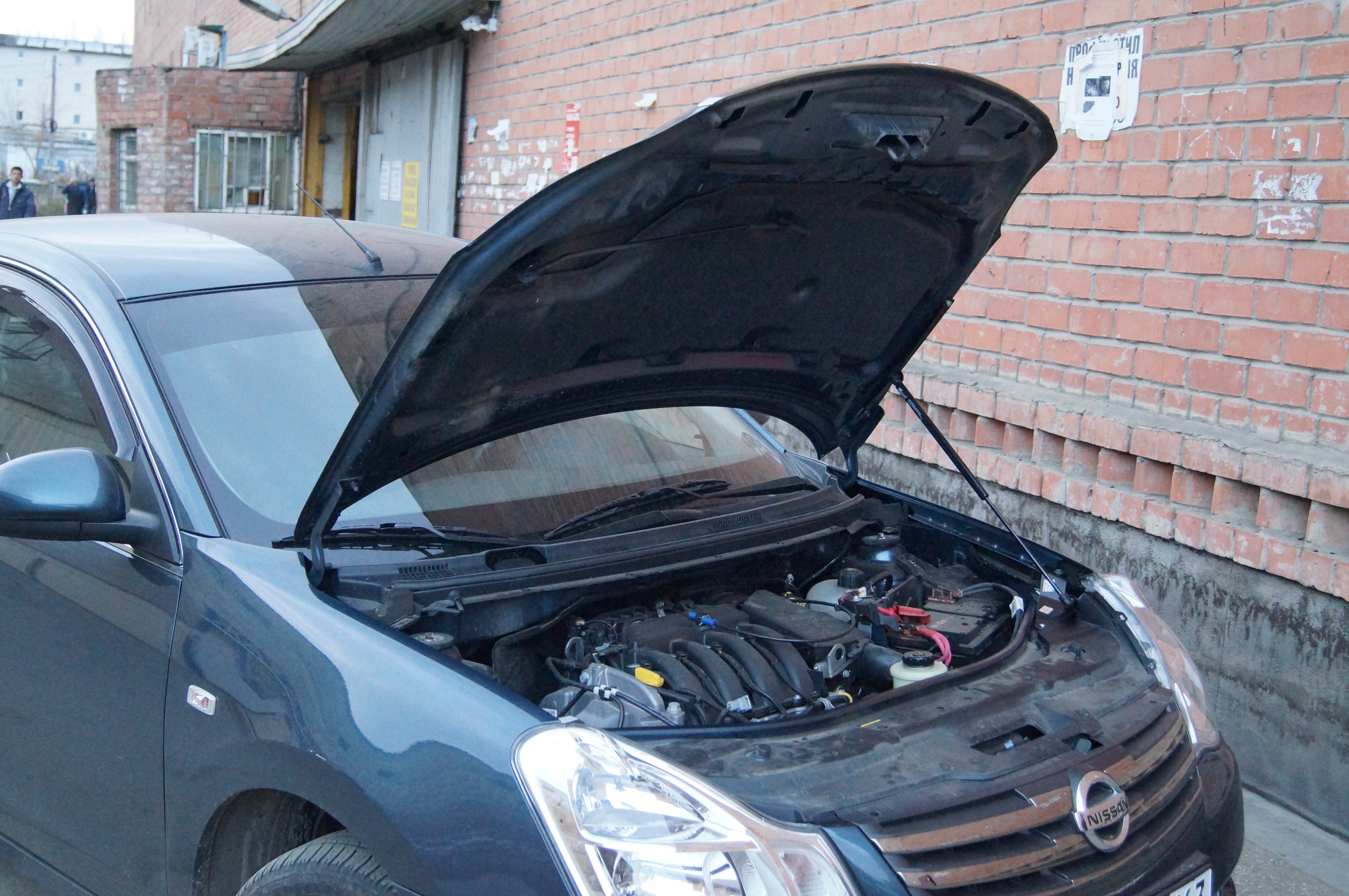 Упор капота Nissan Almera III (2013-)